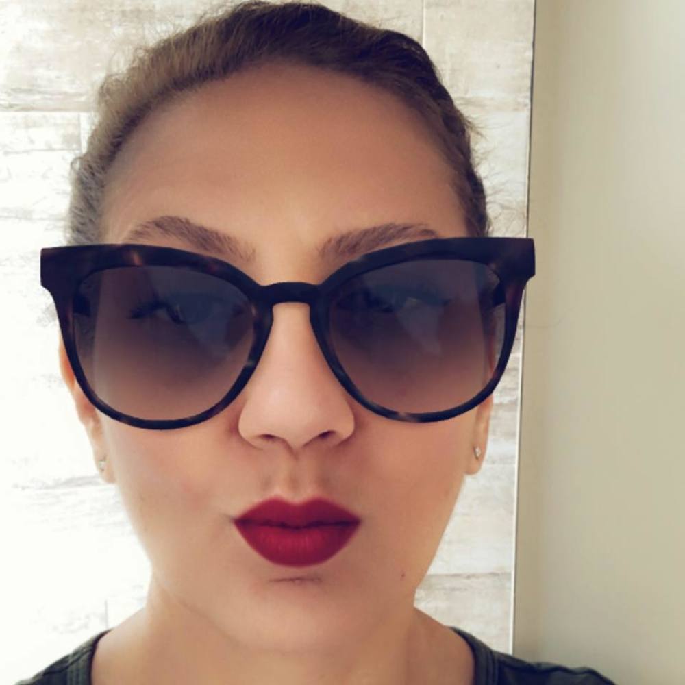 Meet your Posher, Lina